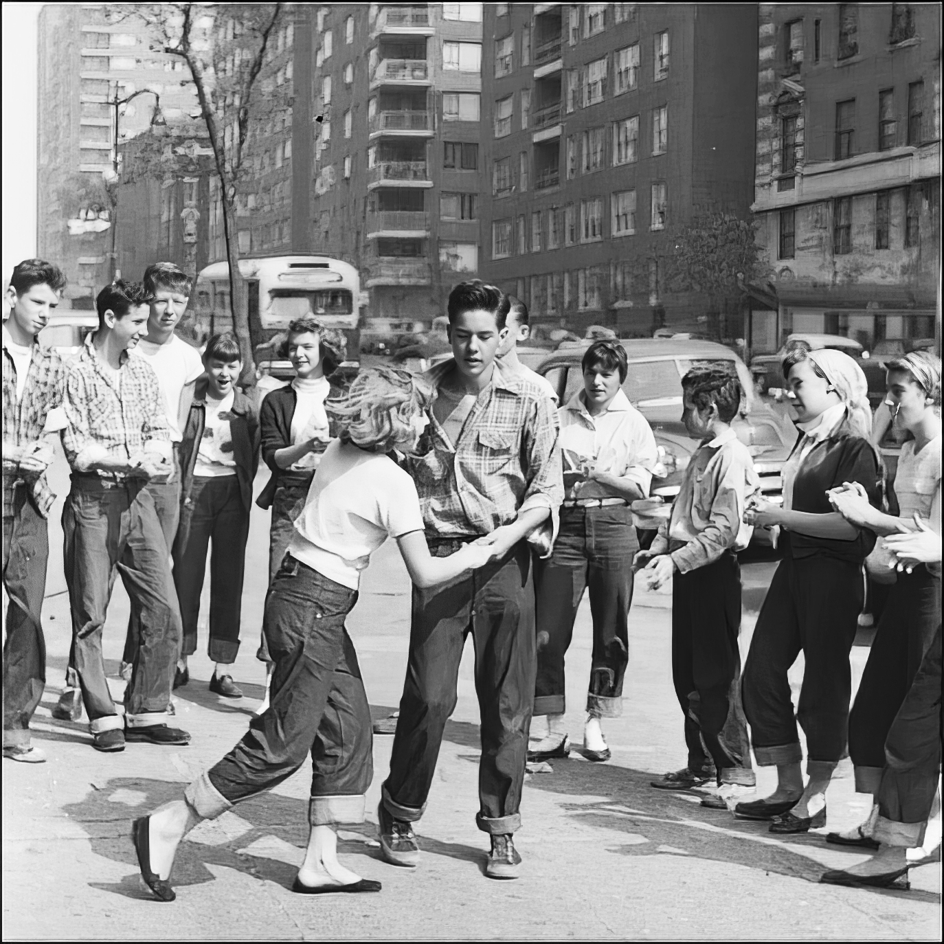 TEENS ON THE STREET:1950s